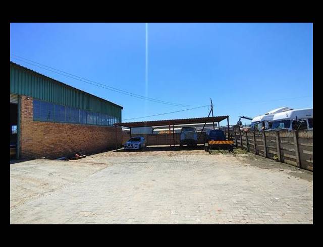 520M² WAREHOUSE TO LET IN ANDERBOLT